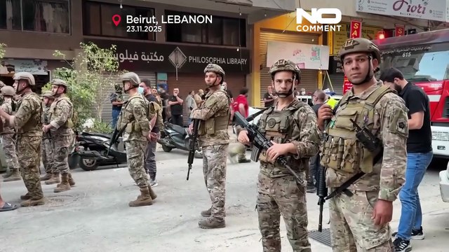 Le autorità rimuovono le macerie dopo il primo attacco israeliano a Beirut da mesi