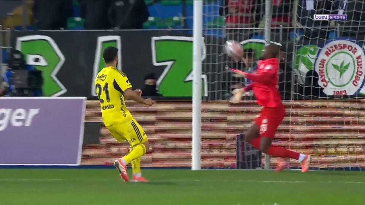 La papera dell'anno è di Fofana: il portiere la "para" di petto, ma poi...