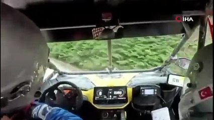 Baja yarışında ralli aracıyla sivil araç burun buruna: Pilotlar facianın eşiğinden döndü
