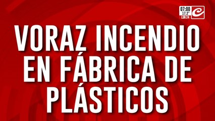 Voraz incendio en una fábrica de plásticos de Lomas de Zamora