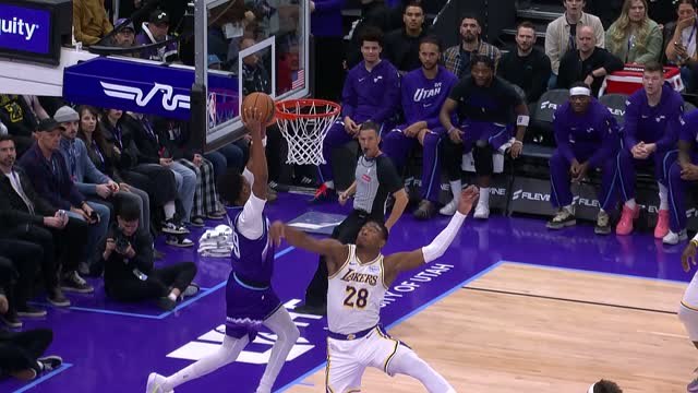 'What a play!' - Ace Bailey hits huge alley-oop slam