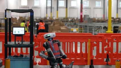 روبوت بشري ينقل 100 ألف صندوق ويثبت جاهزيته للعمل اللوجستي