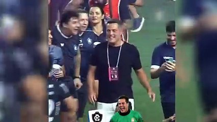Júlio César foi para o meio da festa da torcida do Remo depois do acesso!