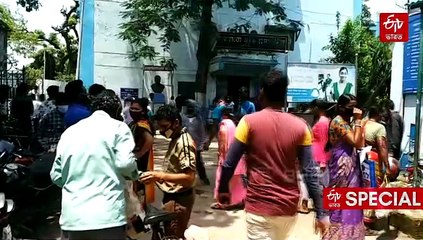 হাসপাতালে ভর্তি রোগী, বাইরে ক্ষুধার্ত পরিজনদের দু'মুঠোর ভরসা হসপিটাল ম্যান