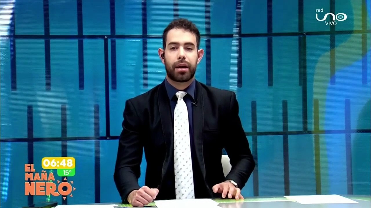 ¡Quedó incrustado! Violento choque entre un trufi y motocicleta dejó un herido