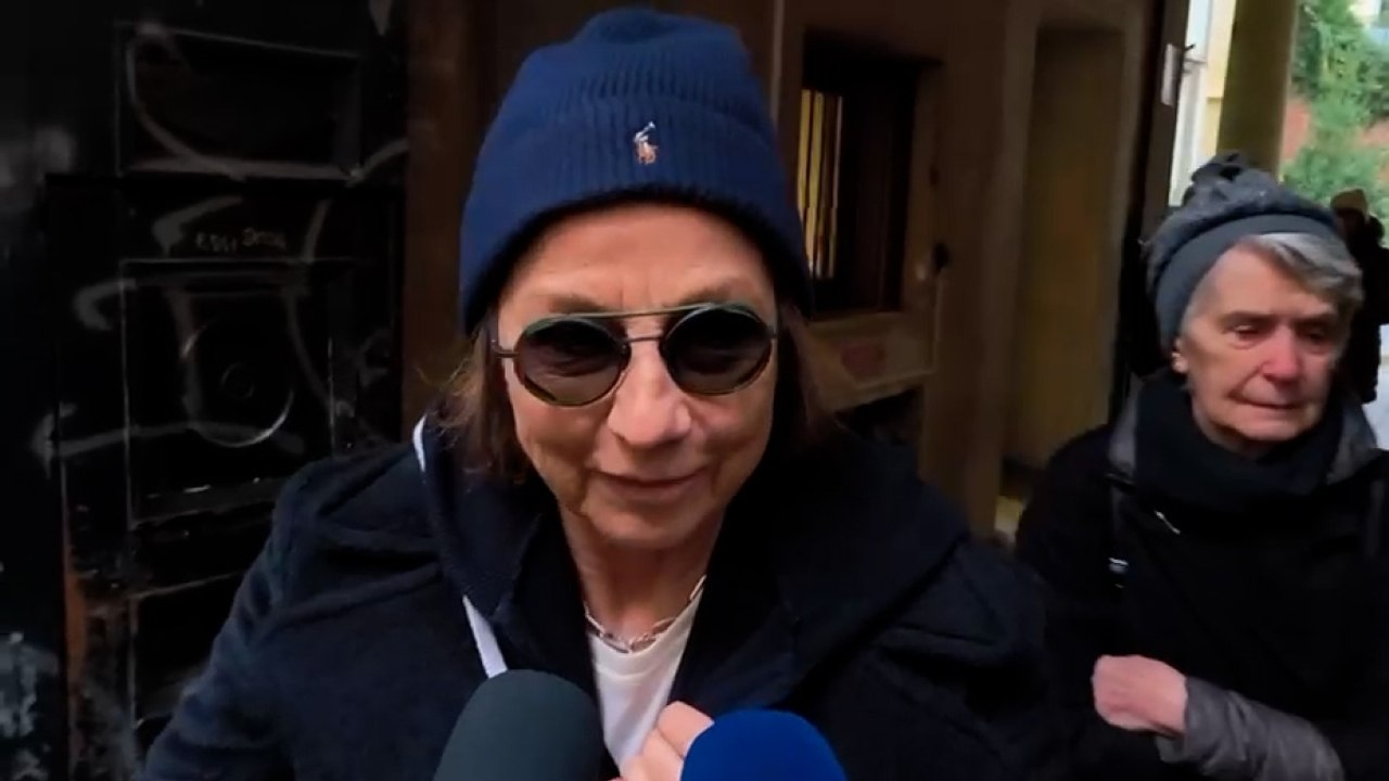 Nannini alla camera ardente di Ornella Vanoni: «Il suo modo di vivere era rivoluzionario»