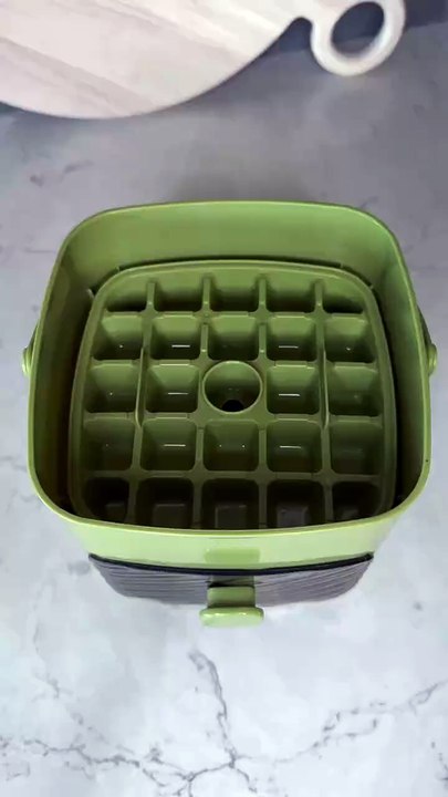 Must-Have Stackable Ice Cube Tray with Storage Bin (Kitchen Gadget)