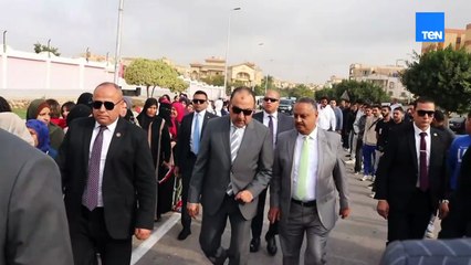 وزير قطاع الأعمال العام يدلي بصوته في انتخابات مجلس النواب بالقاهرة الجديدة