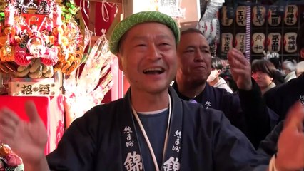 جشنواره کهن توری‌نو‌ایچی در توکیو بازدیدکنندگان را به زیارتگاه اوتوری جذب می‌کند