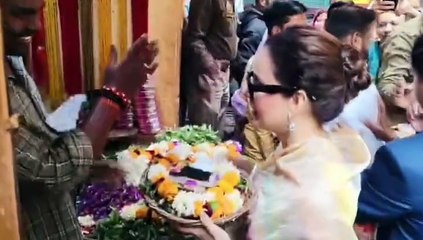 फिल्म एक्ट्रेस कंगना रनौत ने किए काशी विश्वनाथ के दर्शन; एक्टर धर्मेंद्र के निधन पर बोलीं- यह बड़ी क्षति, वह लोकप्रिय कलाकार थे