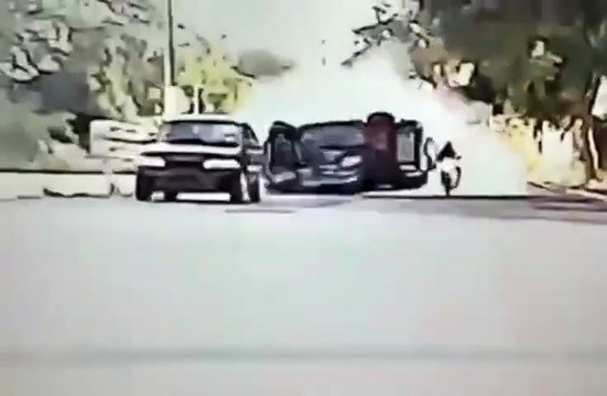 Carro perde controle e quase atinge motociclista em Juazeiro do Norte