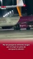 🚨 Dos viajeros perdieron la calma y forzaron una puerta de emergencia para correr hacia su avión en Alemania. Terminaron enfrentando problemas legales por el peligro que generaron.