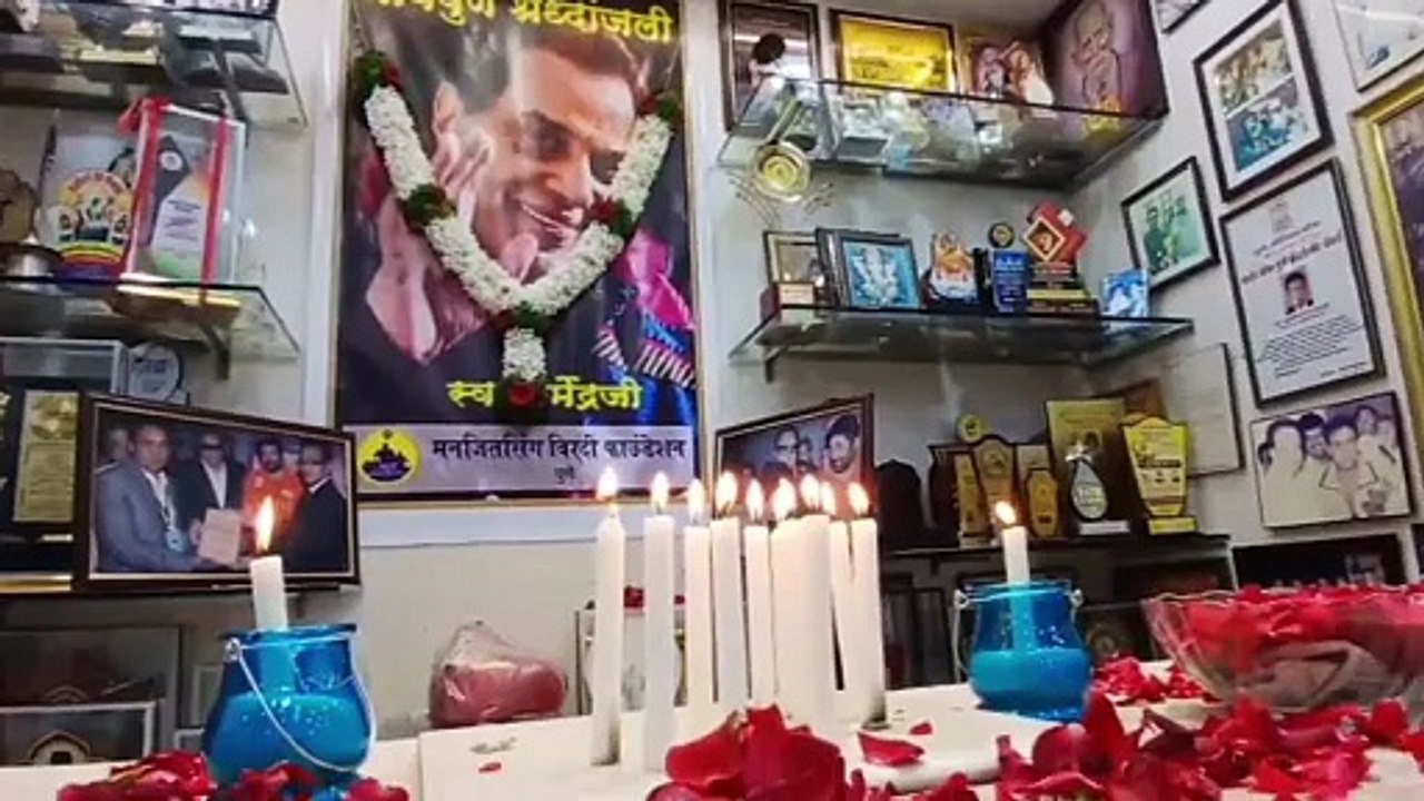 ज्येष्ठ अभिनेते धर्मेंद्र यांना पुण्यात श्रद्धांजली; चाहत्याने दिला आठवणींना उजाळा