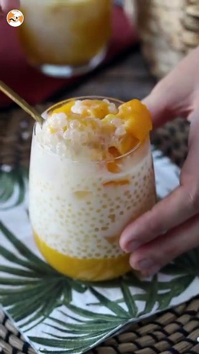 Mango-sago, das asiatische dessert mit tapioka und mango, das durch seine einfachheit besticht.