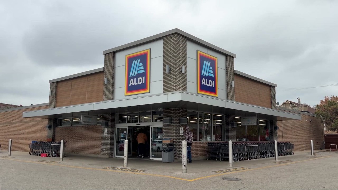 Rising Costs Leave Americans Struggling, Food Pantries Overwhelmed Ahead of Thanksgiving