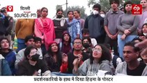 विवादों में इंडिया गेट पर प्रदूषण को लेकर प्रदर्शन, प्रदर्शनकारी के हाथ में दिखा नक्सली हिड़मा का पोस्टर, बीजेपी ने साधा निशाना