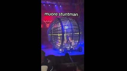 La víctima formaba parte de un espectáculo en el que junto a dos motociclistas giraban dentro de una bola de acero.