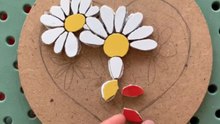 Mesmerizing process of making mosaic camomiles that look like real blooms