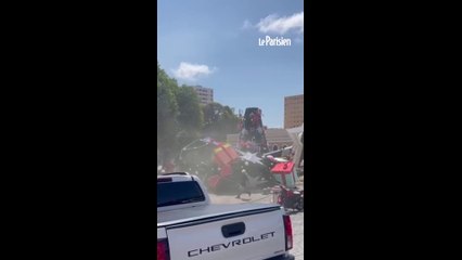 Une grue s’effondre lors du montage d’un sapin de Noël