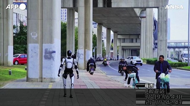 Cina, robot umanoide nel Guinness dei primati: ha camminato tre giorni senza sosta