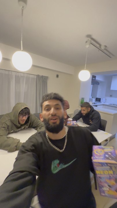 On ouvre des figurines Pokémon mystères