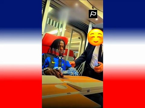 💖Il fait simplement semblant de dormir pour ne pas être contrôlé 🤣💖💥Une technique pour éviter le contrôleur💥ABONNES-TOI STP🙏💖 MERCI 🙏💖💥