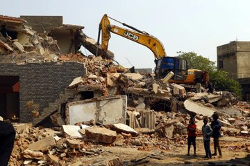 अहमदाबाद के इसनपुर तालाब के आसपास बड़ी कार्रवाई, 925 मकानों को गिराने का काम शुरू