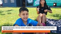 Feriado Nacional con sol pleno vecinos y turistas disfrutan la playa en Costa Sur