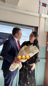 Torbalı’da öğretmenler unutulmadı: Başkan Demir’den eşine öğretmenler günü jesti