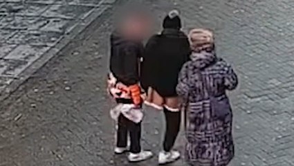 Pickpocket uses bizarre technique to steal victim’s phone