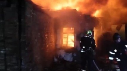 Ataques rusos en Járkiv, Dnipro y otros puntos de Ucrania mientras continúan negociaciones de paz