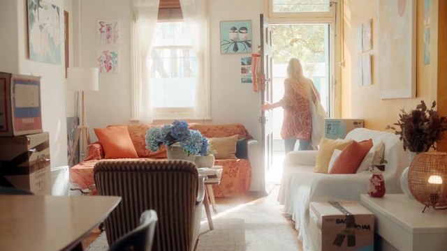 Three disconnected siblings find themselves living once again under the same roof when the father who abandoned them returns to their lives HD