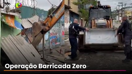 Operação policial remove 200 toneladas de barricadas na Cidade de Deus