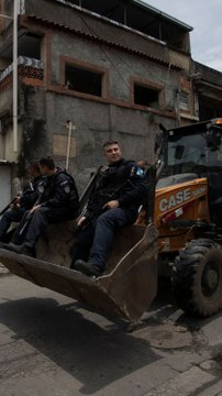 Operativo contra barricadas en las favelas de Brasil