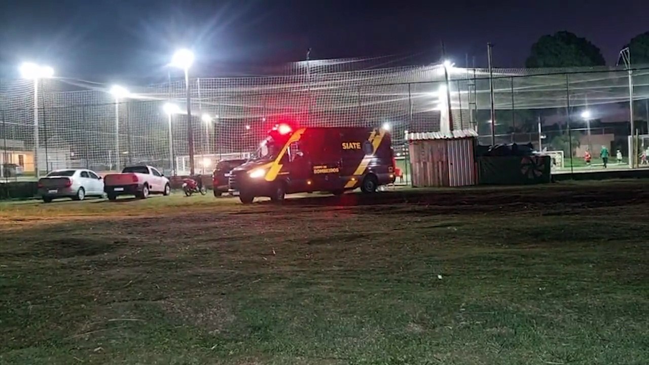 Homem sofre luxação no tornozelo durante jogo de futebol em Cascavel