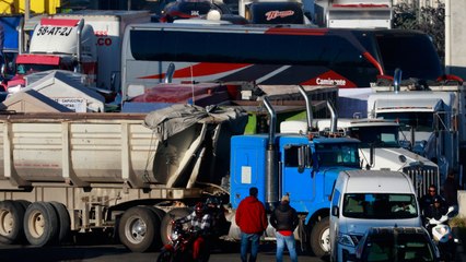 Los campesinos y los transportistas mexicanos bloquean carreteras de todo el país