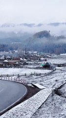 Winter Village Ambience – Peaceful Snowy Scenery