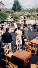 Todos se burlaron del soltero por adoptar niña ciega, sin saber que le dio fortuna y lo alzó