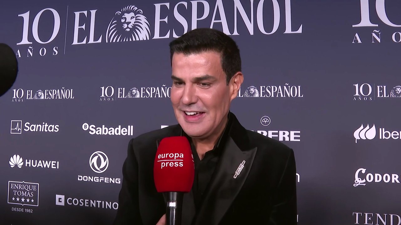 Alejandro de Miguel habla públicamente sobre el look que la Reina Sofía lució en la entrega del Toisón de Oro y aclara cómo es de verdad trabajar con ella