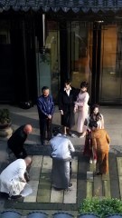 قصة حب غير متوقعة: فتاة خارقة تنقذ رئيسًا مسمومًا وتقلب حياته للأبد!