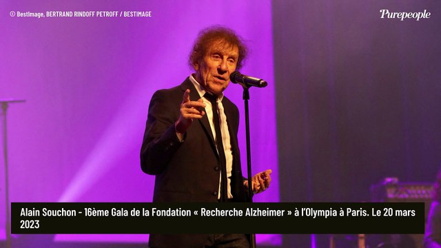 Décoration minimale, papier peint vieillissant... dans l'appartement parisien de 200 mètres carrés d'Alain Souchon