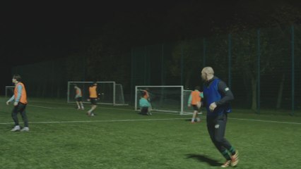 El recital de Conor McGregor jugando al fútbol