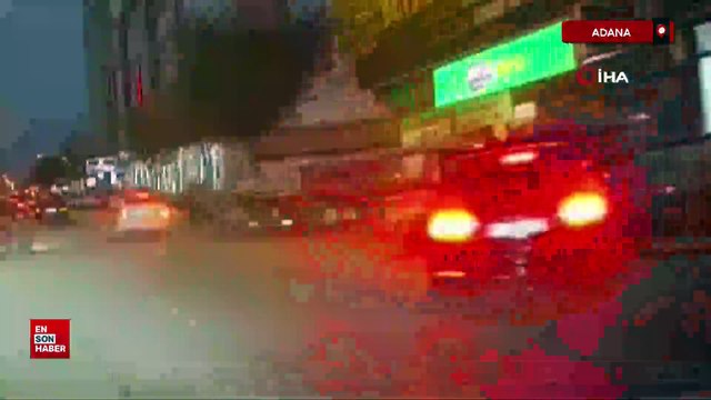 Adana'da kaza anı hem güvenlik kamerasına hem de araç kamerasına yansıdı