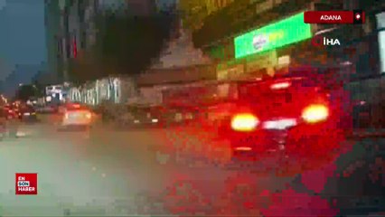 Adana'da kaza anı hem güvenlik kamerasına hem de araç kamerasına yansıdı