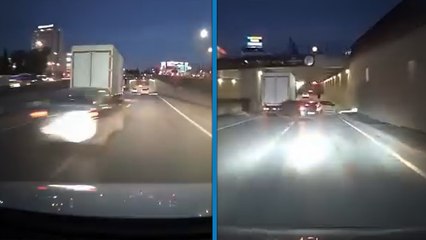 Makas atan sürücü başka araca çarptı; kaza anı kamerada