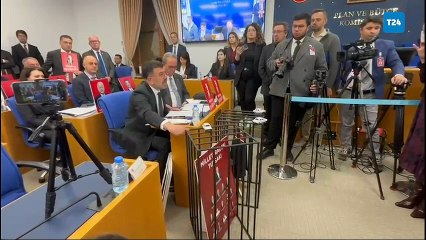 CHP, Adalet Bakanlığı bütçe görüşmelerine demir parmaklıklarla katıldı