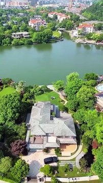 [The End] The night her beloved returned to China, she hid her pregnant belly, turned away, and disappeared from his world. Years later, they met again in the hospital. Witnessing his burning love for her beloved, she finally gave up