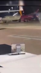 Colonia, ritardatari tentano di fermare aereo in partenza