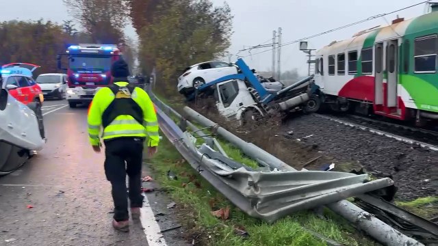 Bisarca contro il treno passeggeri: incidente a Bondeno