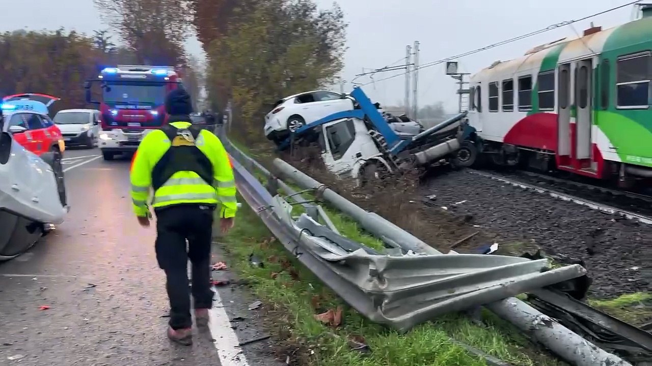 Bisarca contro il treno passeggeri: incidente a Bondeno
